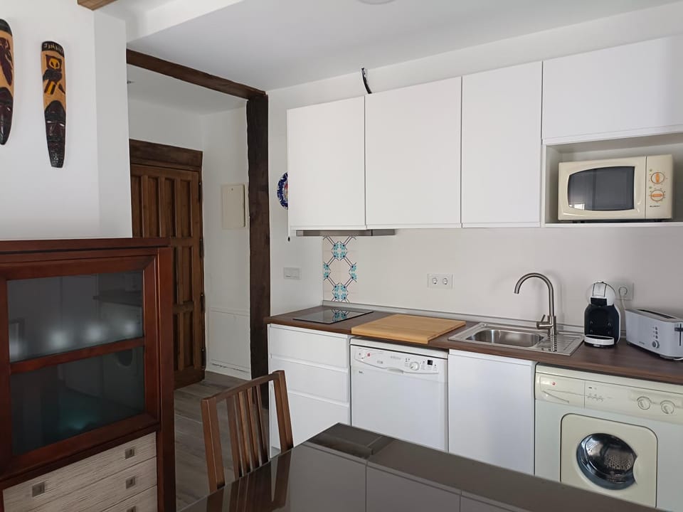 Kitchen or kitchenette, dishwasher, pet friendly, stove
