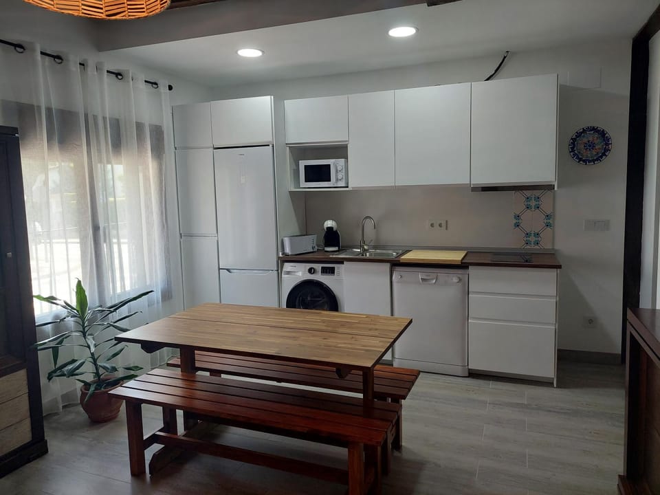 Kitchen or kitchenette, Dining area, dishwasher, oven, stove