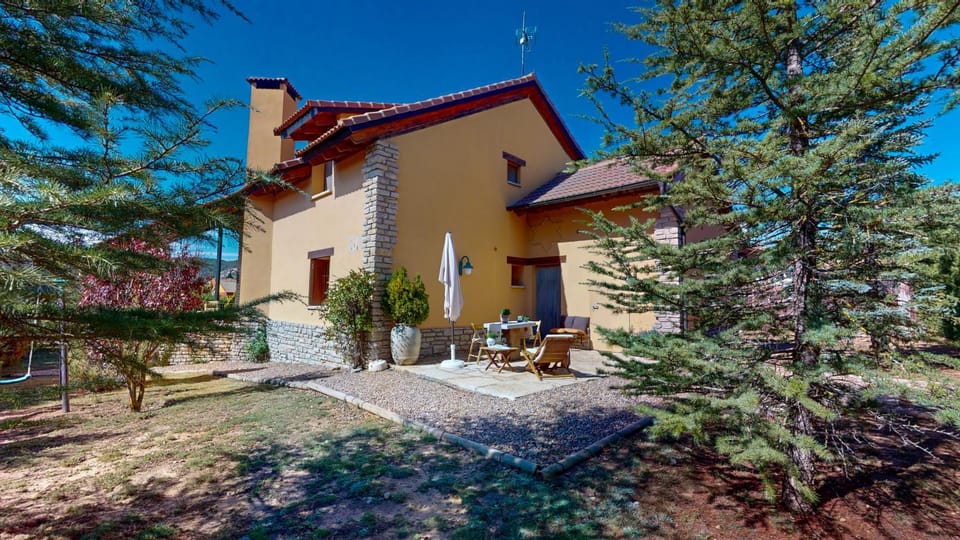 Property building, Spring, Day, Garden, Garden view