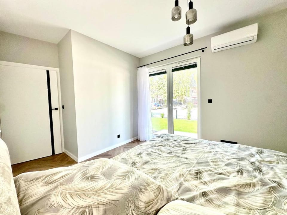 Salon z widokiem na jezioro Kisajno i 2 sypialnie Apartment in Poland