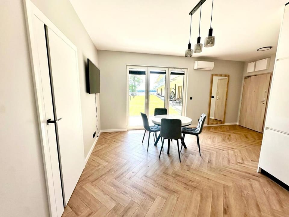 Salon z widokiem na jezioro Kisajno i 2 sypialnie Apartment in Poland