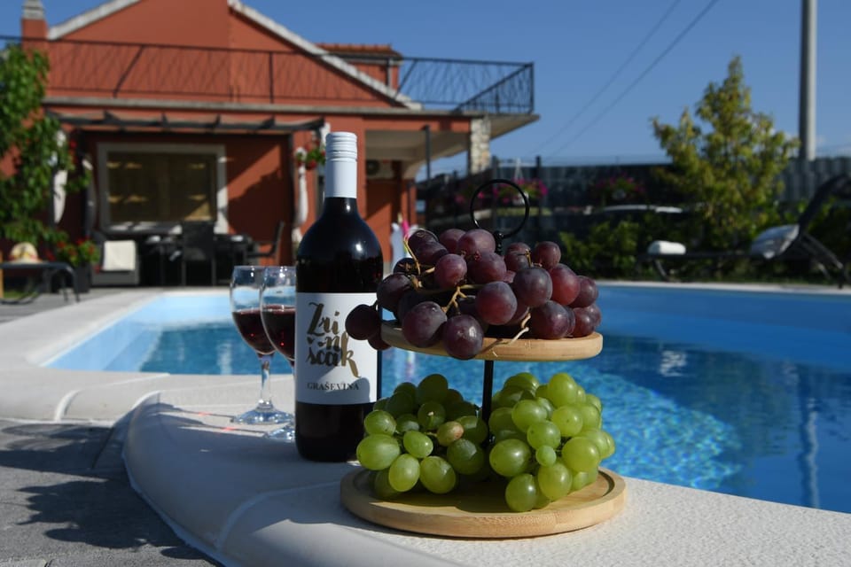 Property building, Day, Food and drinks, Garden view, Pool view, Swimming pool, Drinks