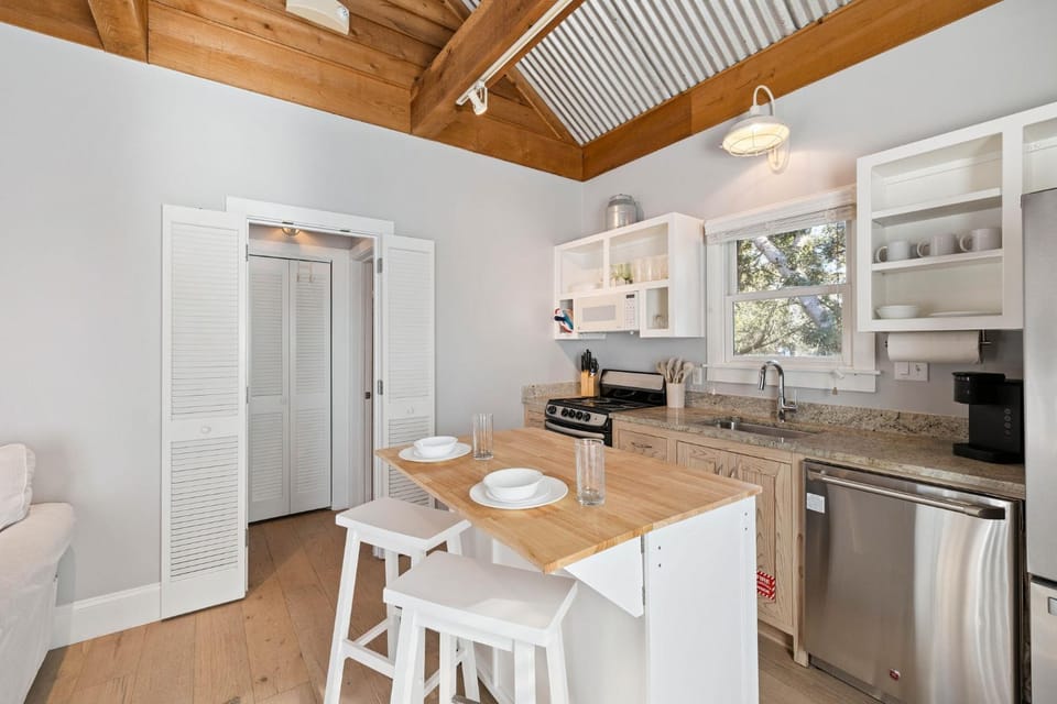 90 N Cartagena Carriage House by 30A Escapes Bed and Breakfast in Rosemary Beach