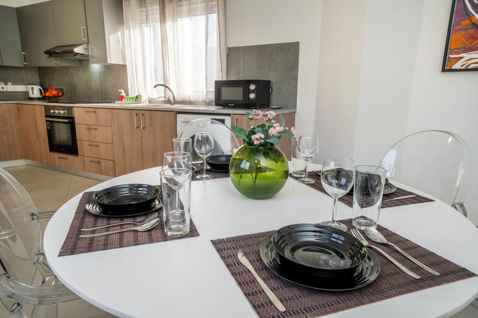 Dining area, kitchen