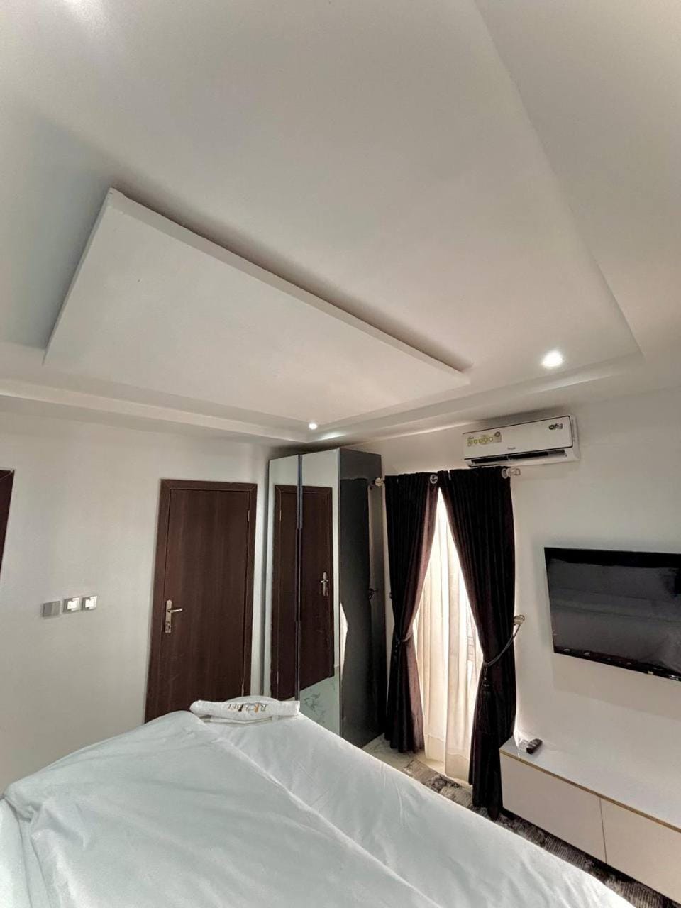 Bed, TV and multimedia, Bedroom, wardrobe