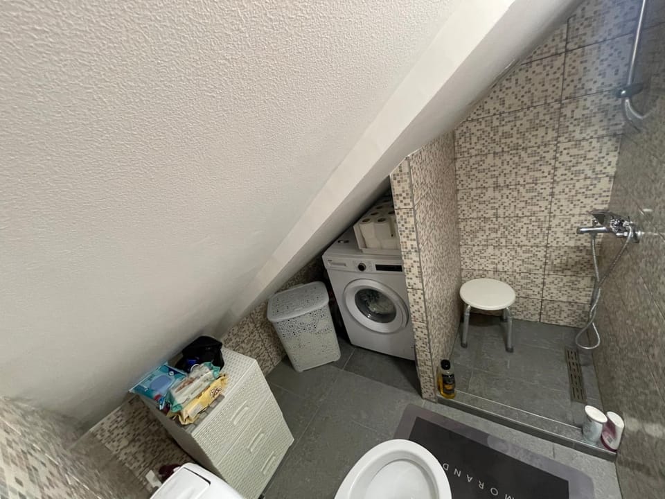 Shower, Toilet, Bathroom, washing machine