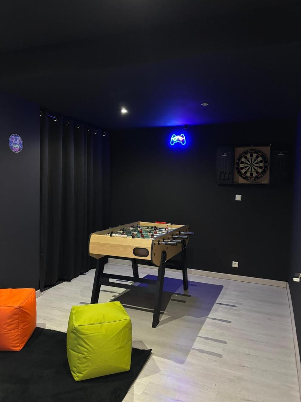 Darts, Game Room, Game Room