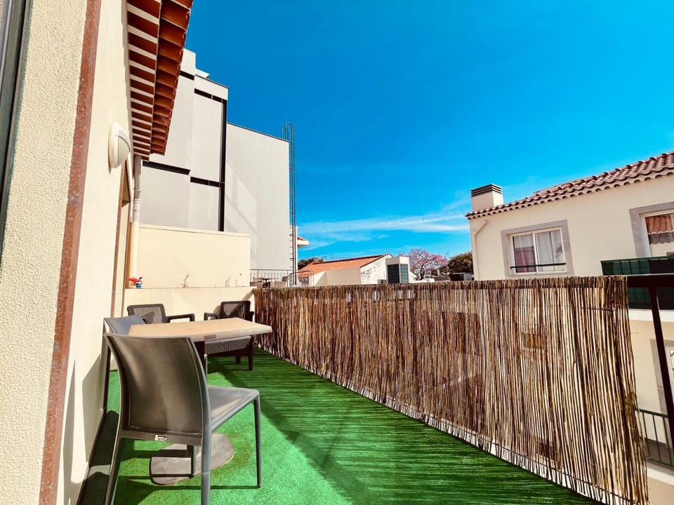 Neighbourhood, Balcony/Terrace