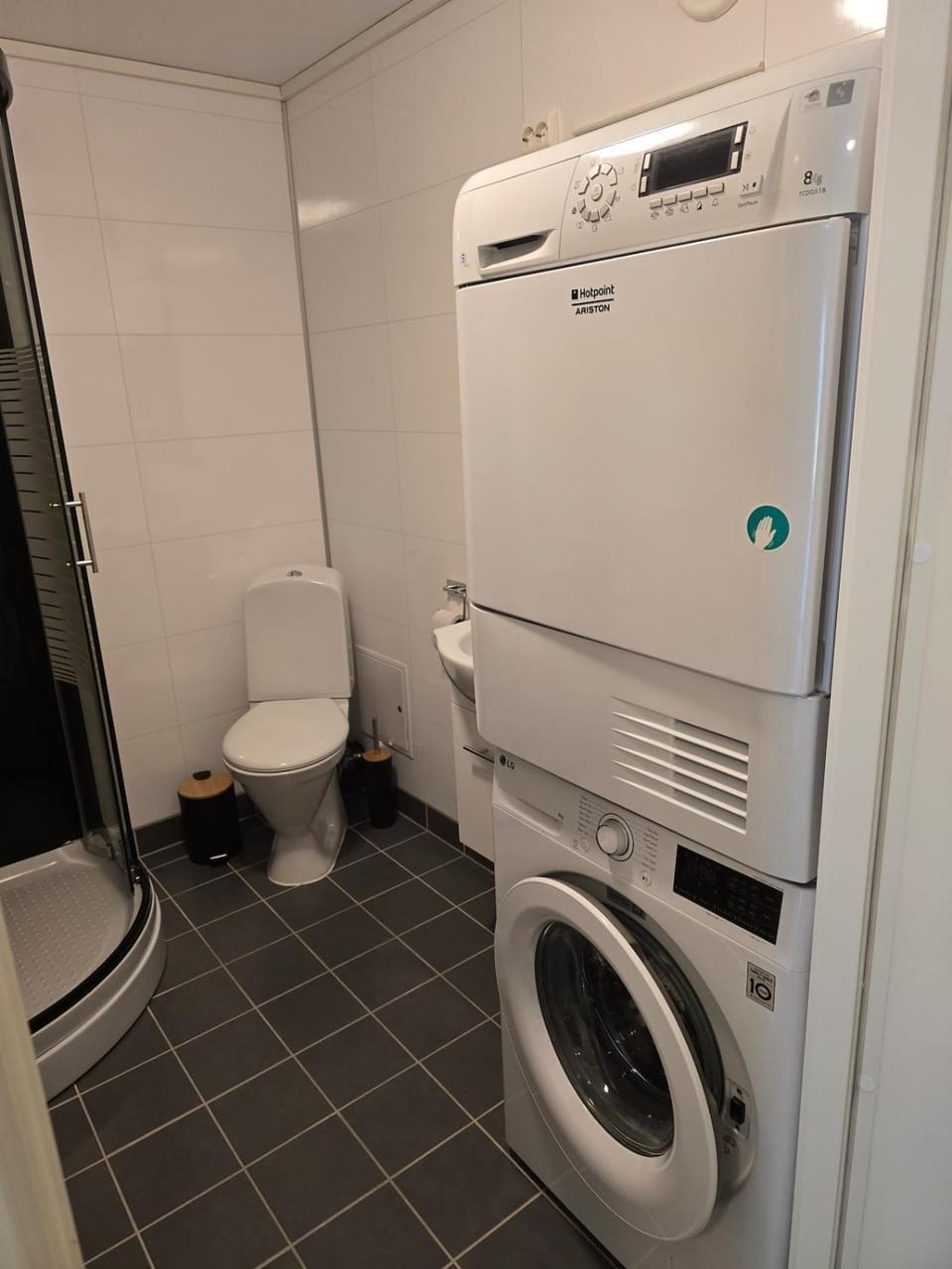 Shower, Toilet, Bathroom, washing machine, dryer