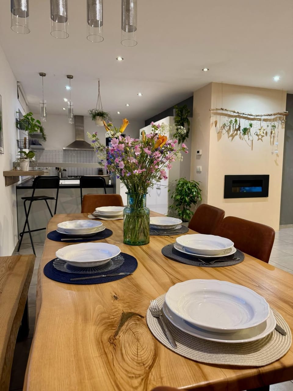 Seating area, Dining area