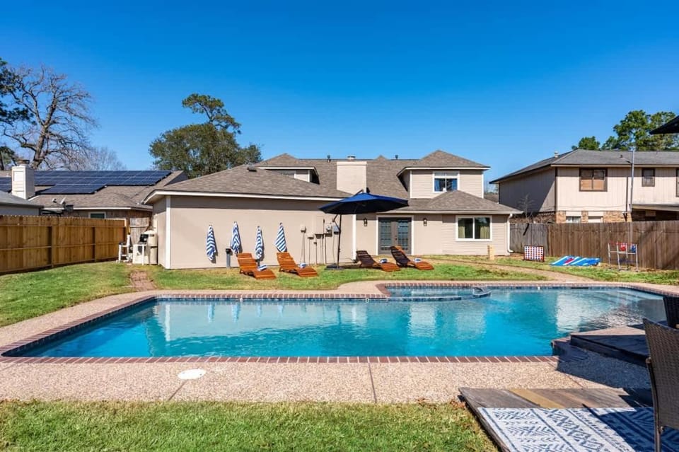 Houston Escape Heated Pool Cabana & Game Room House in Houston