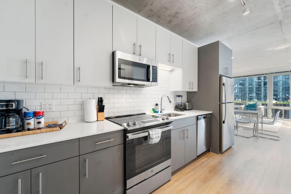 Coffee/tea facilities, Kitchen or kitchenette, dishwasher, stove, toaster