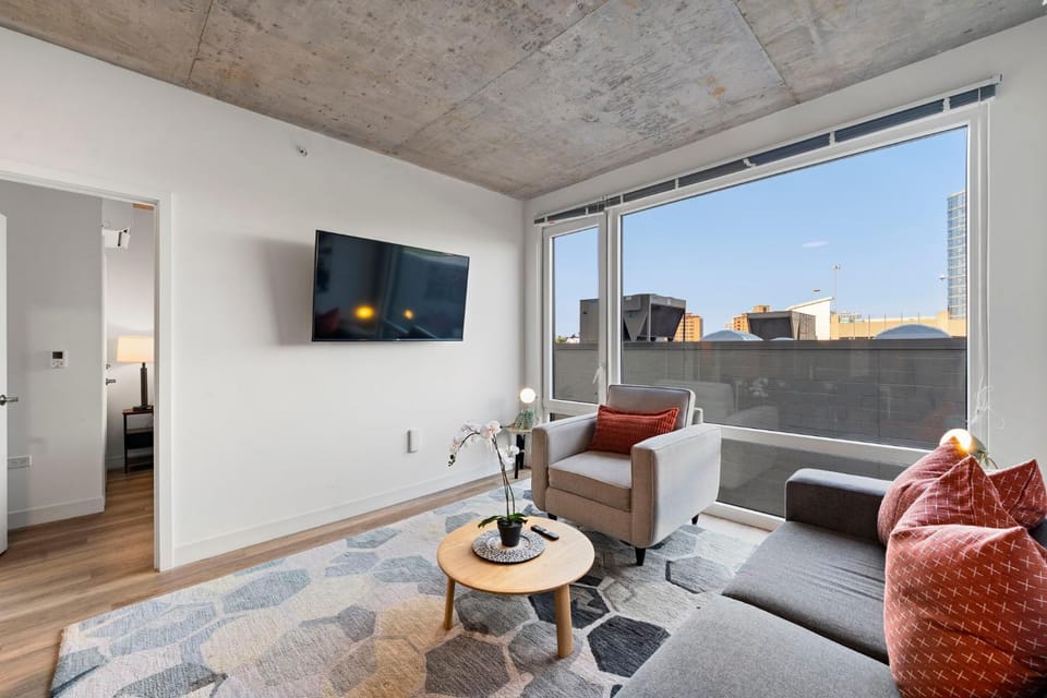 TV and multimedia, Living room, Seating area, Evening entertainment
