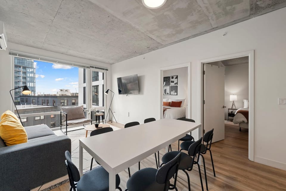 TV and multimedia, Living room, Seating area, Dining area