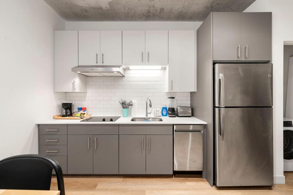 Kitchen or kitchenette, dishwasher, oven, toaster, kitchen