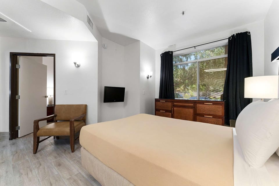 Metro Chandler Extended Stay - Serene 2 Bed Apartment in Chandler