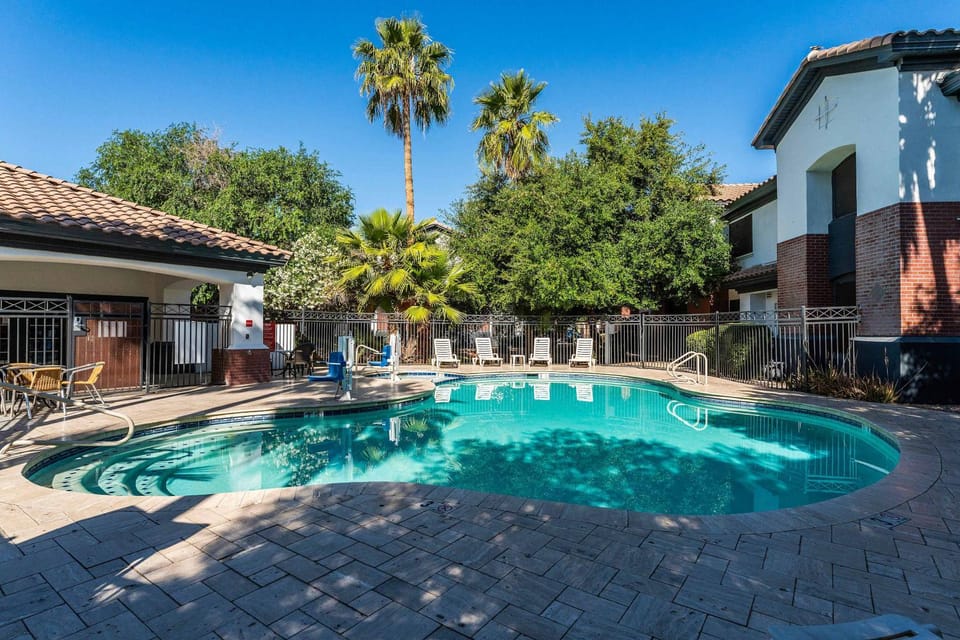 Metro Chandler Extended Stay - Serene 2 Bed Apartment in Chandler