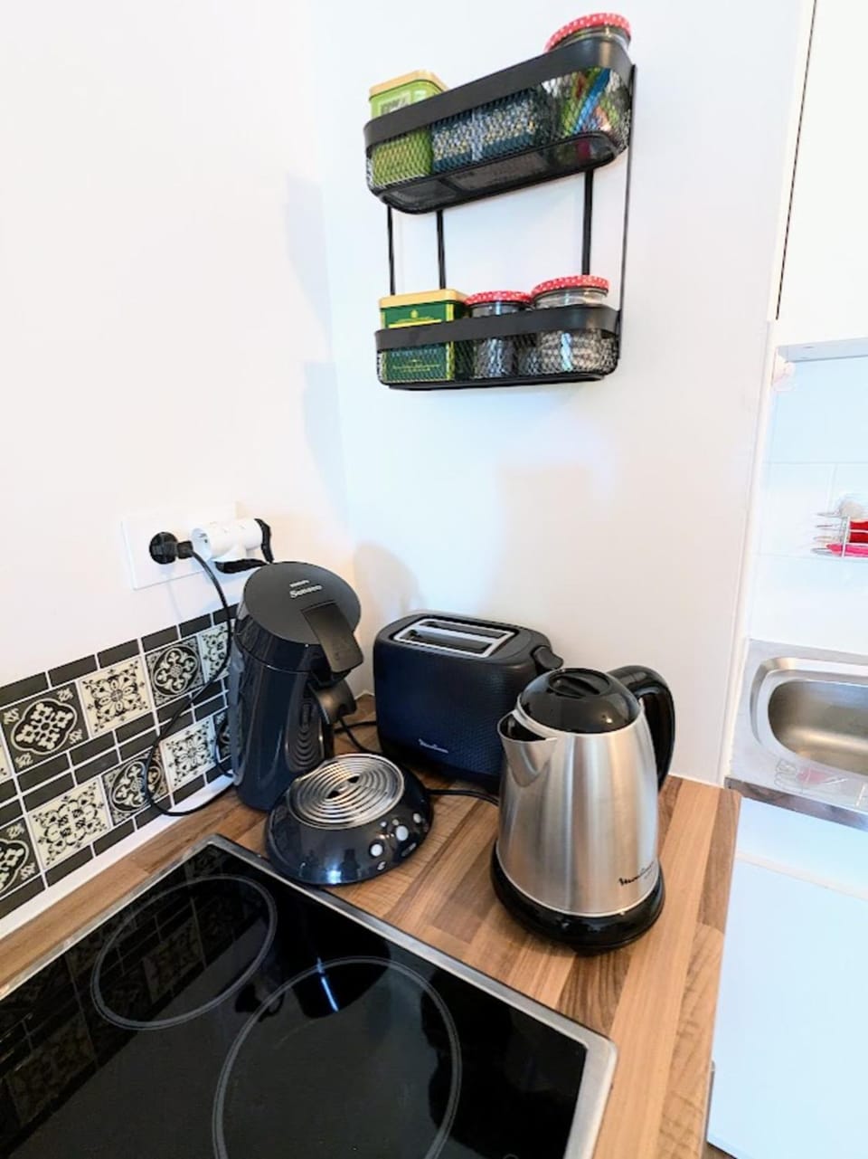 Coffee/tea facilities, toaster