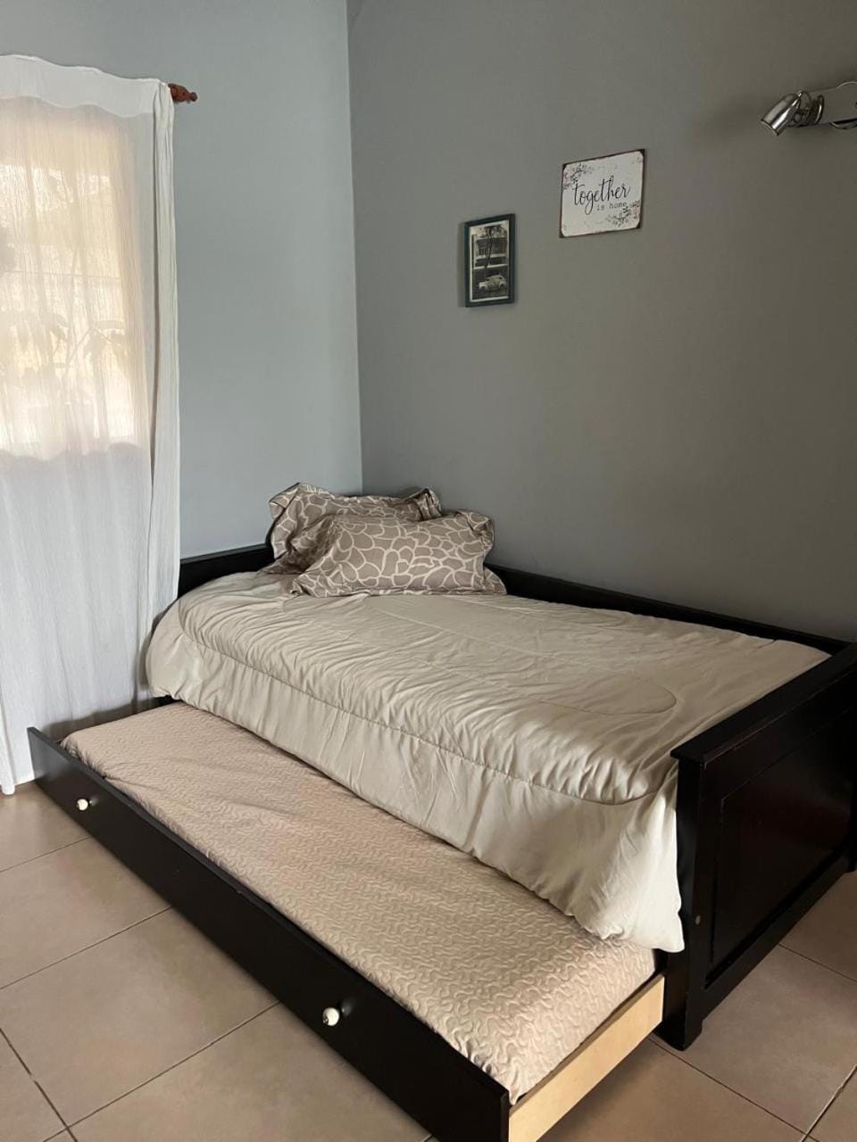 Bed, Living room