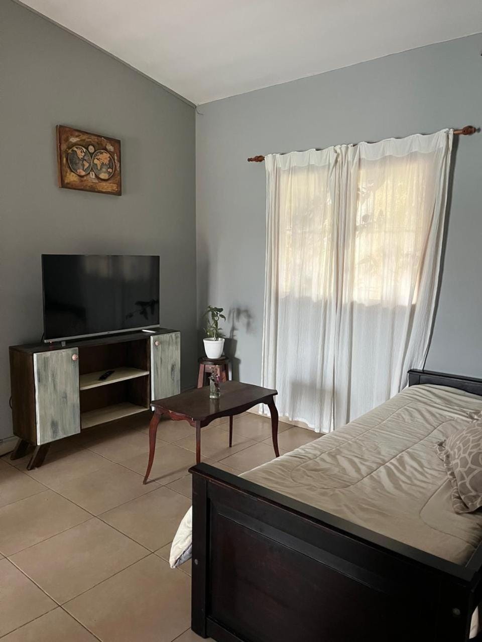 Bed, TV and multimedia, Living room