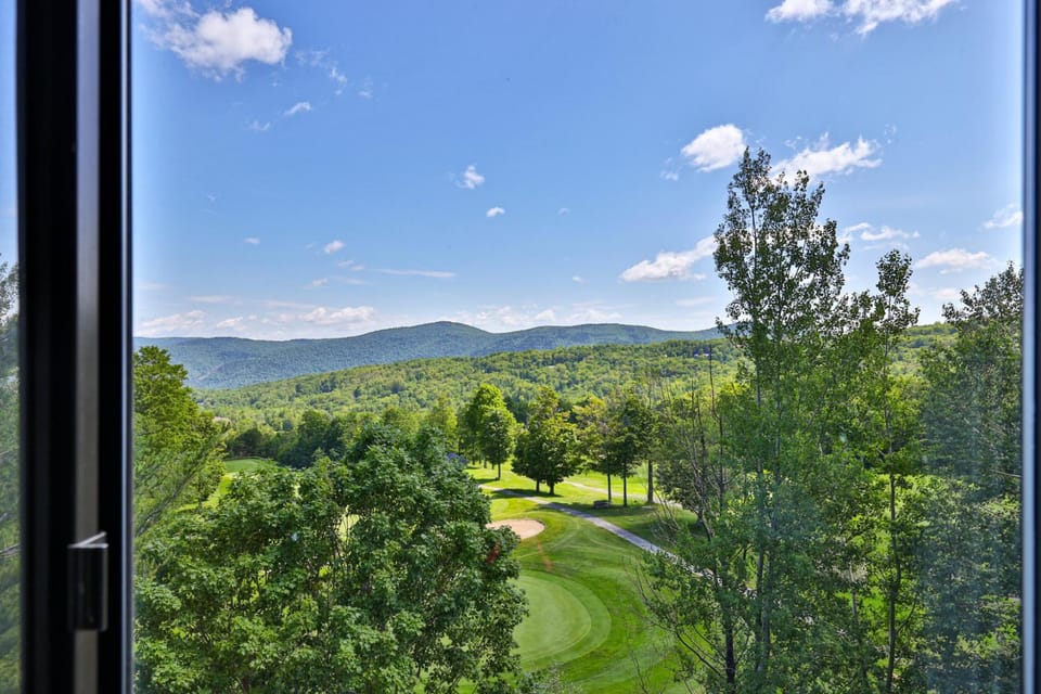 Mountain Green 2F1, 2BR, 2BA Condo - Shuttle, Hot Tubs, Pools, Ski Rental Deals House in Mendon