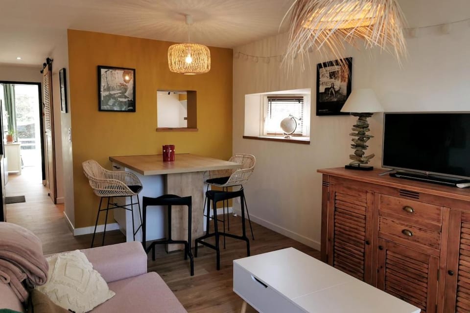 Communal lounge/ TV room, Living room, Dining area
