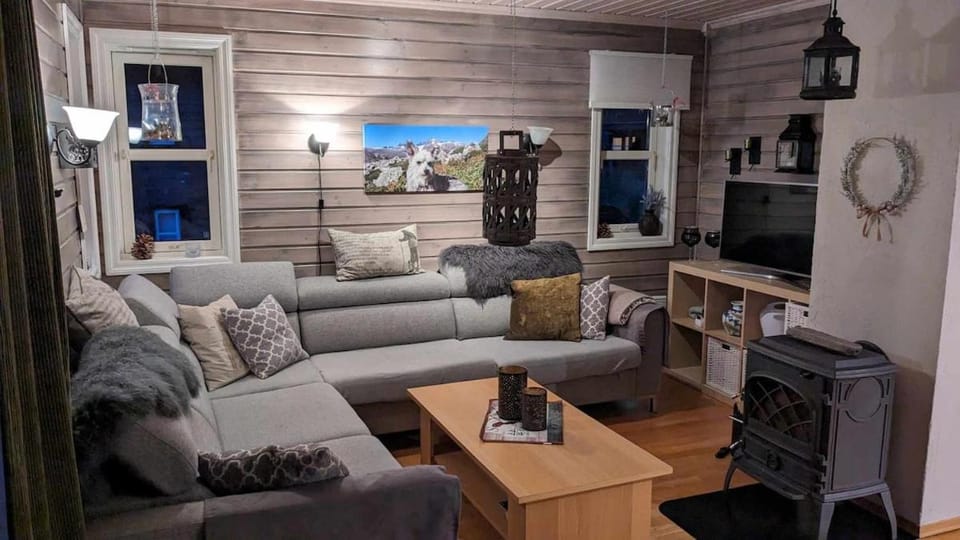 Seating area, fireplace
