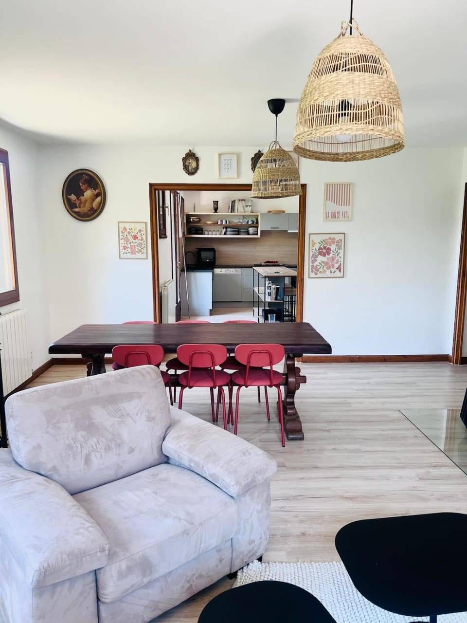 Kitchen or kitchenette, Living room, Seating area, Dining area, minibar, pet friendly, stove