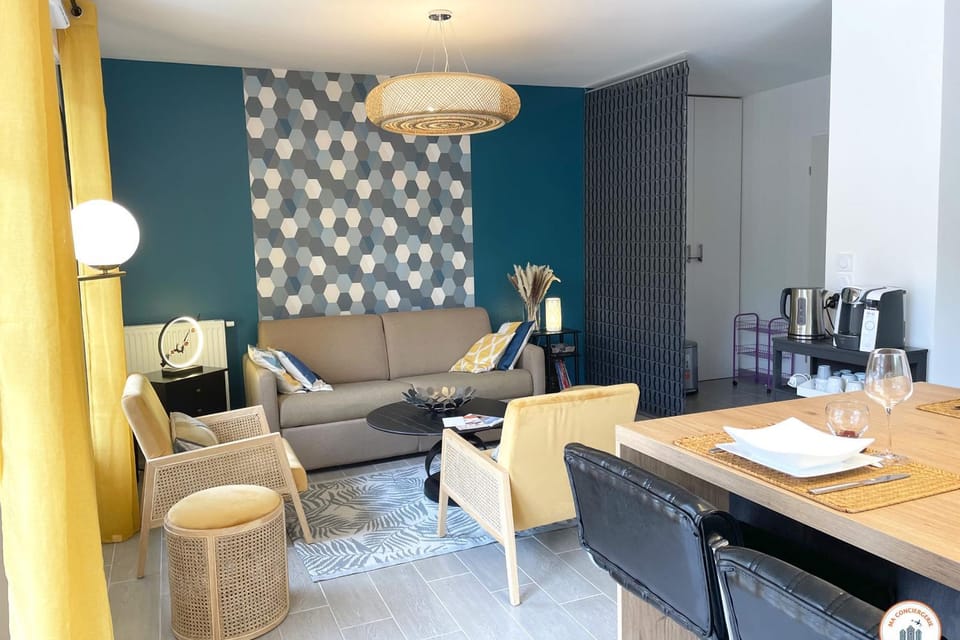 Living room, Dining area