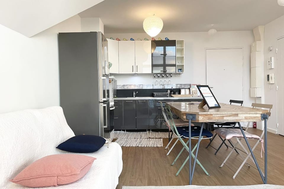 Kitchen or kitchenette, Living room, Dining area