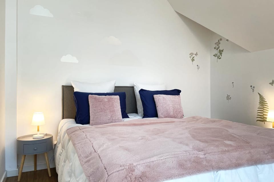 Bed, Bedroom