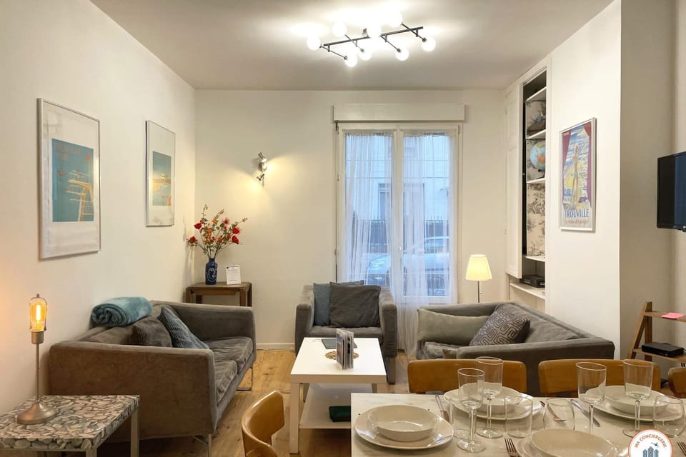 Living room, Dining area