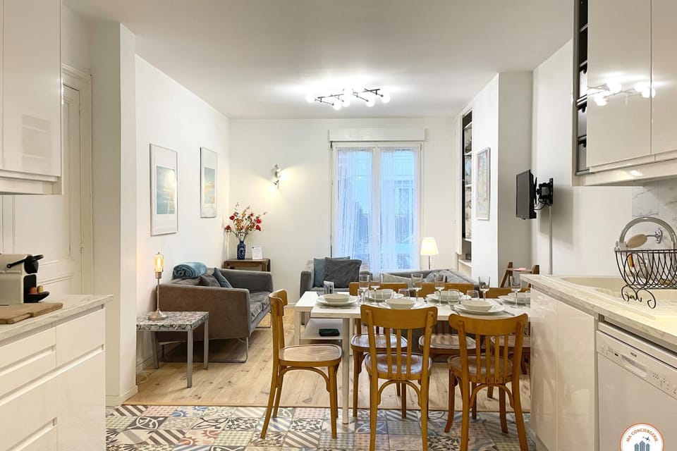 TV and multimedia, Kitchen or kitchenette, Living room, Dining area