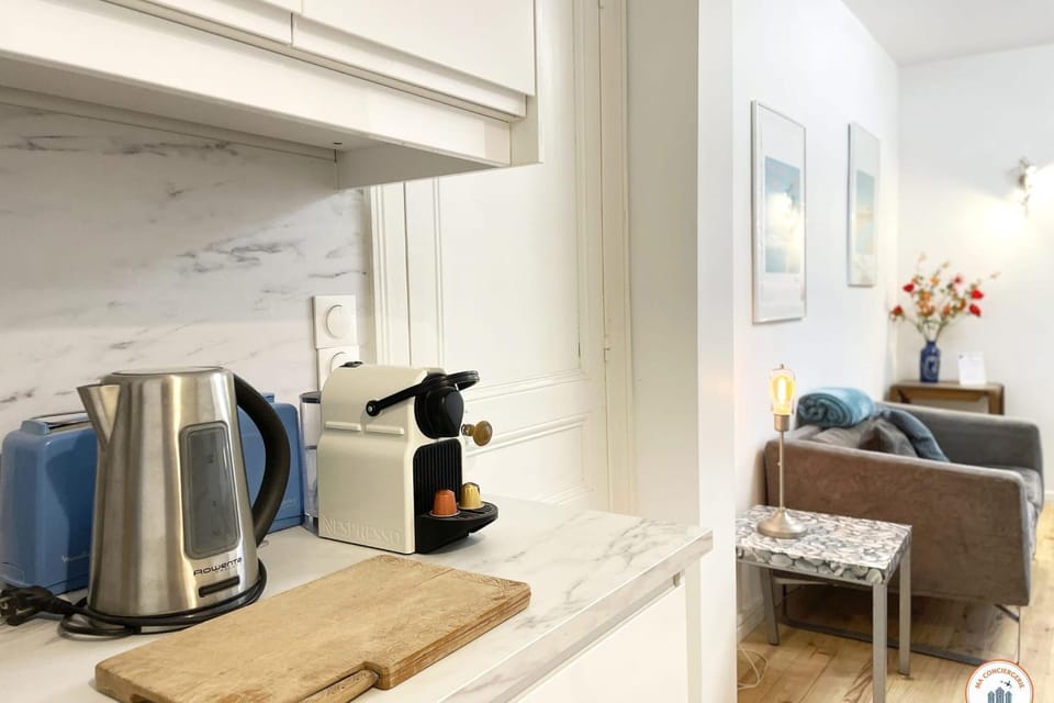 Kitchen or kitchenette, Living room