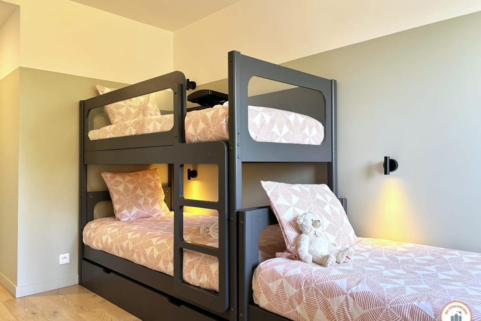 Bed, Bedroom, bunk bed