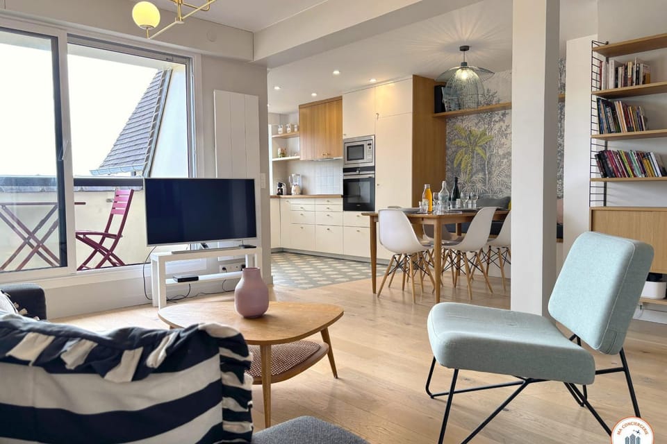 Communal lounge/ TV room, Library, Kitchen or kitchenette, Living room