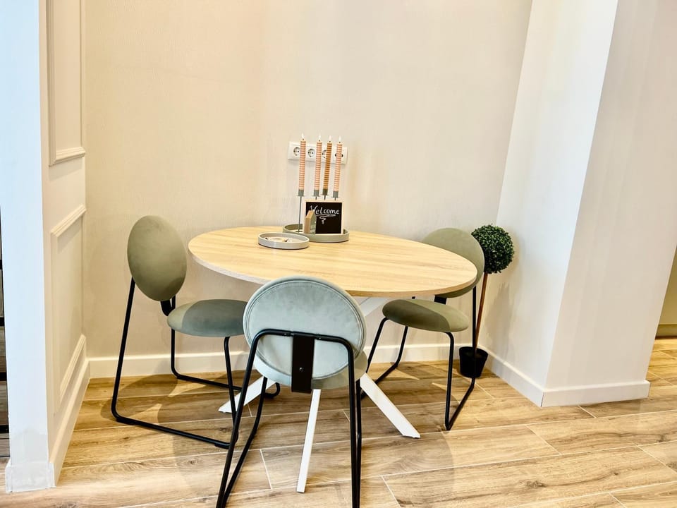 Living room, Seating area, Dining area