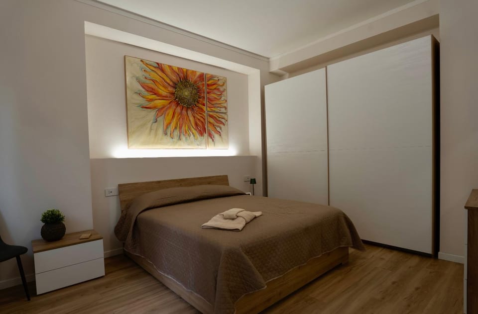 Bed, Photo of the whole room, Bedroom, towels, wardrobe