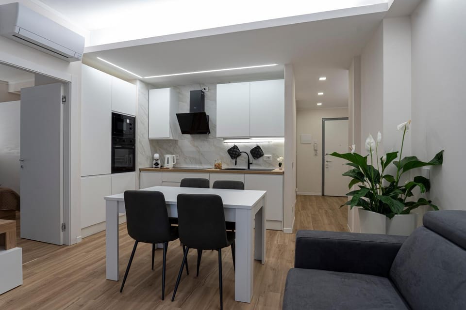 Kitchen or kitchenette, Living room, Seating area, Dining area, oven, stove