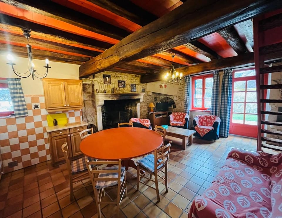 Living room, Dining area, stove