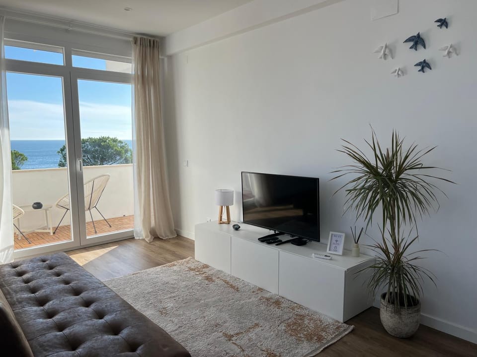TV and multimedia, Living room, Seating area, Sea view