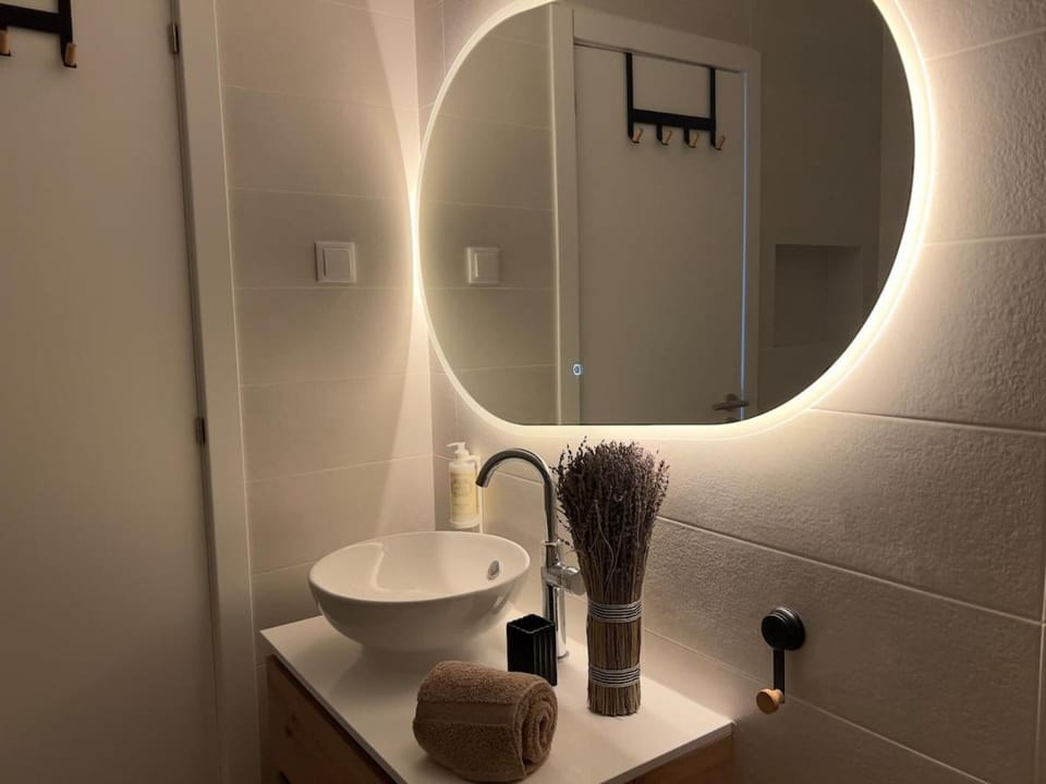 Shower, Toilet, Bathroom, hair dryier, towels