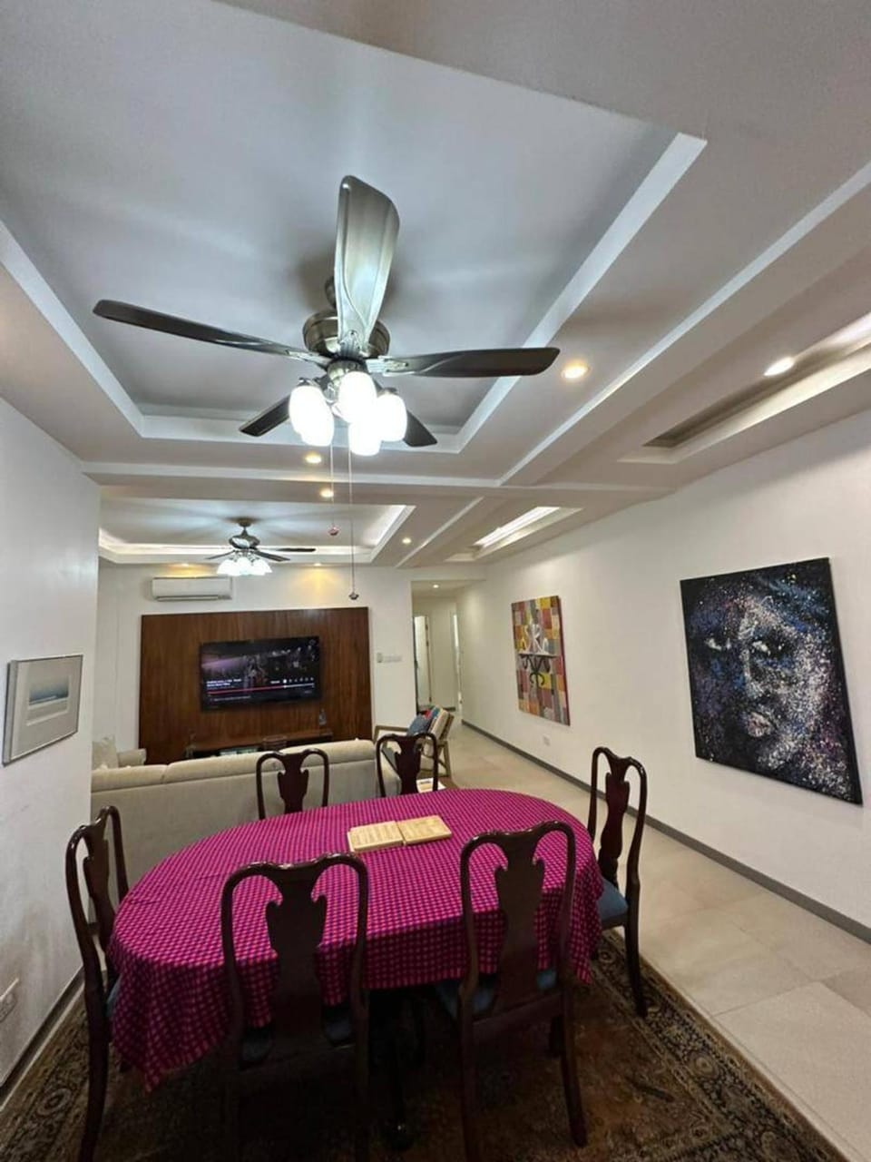 TV and multimedia, Living room, Decorative detail, Seating area, Dining area