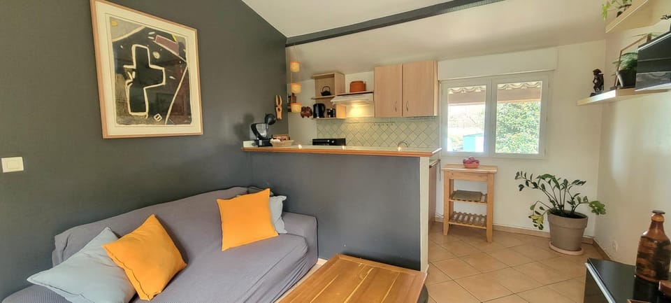 Appartement au calme à 5min du centre d'Aix-en-Provence avec terrasse vue sur jardin & parking privé Apartment in Aix-en-Provence
