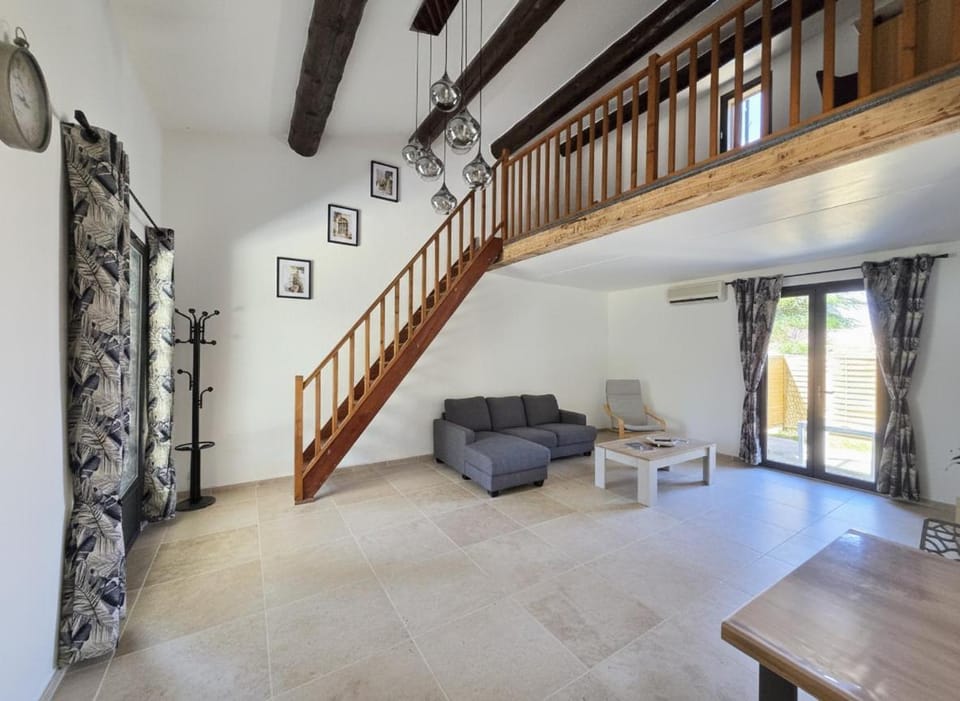 Communal lounge/ TV room, TV and multimedia, Living room, Seating area