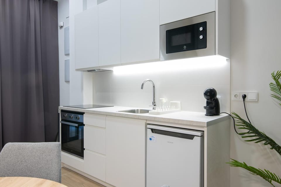 Kitchen or kitchenette, oven, stove