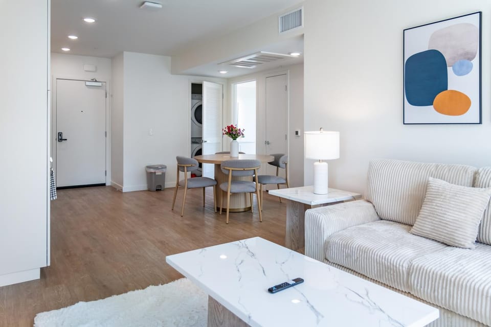 Luxury 2 Bedroom Residence With Fitness and Outdoor Pool Apartment hotel in West Hollywood