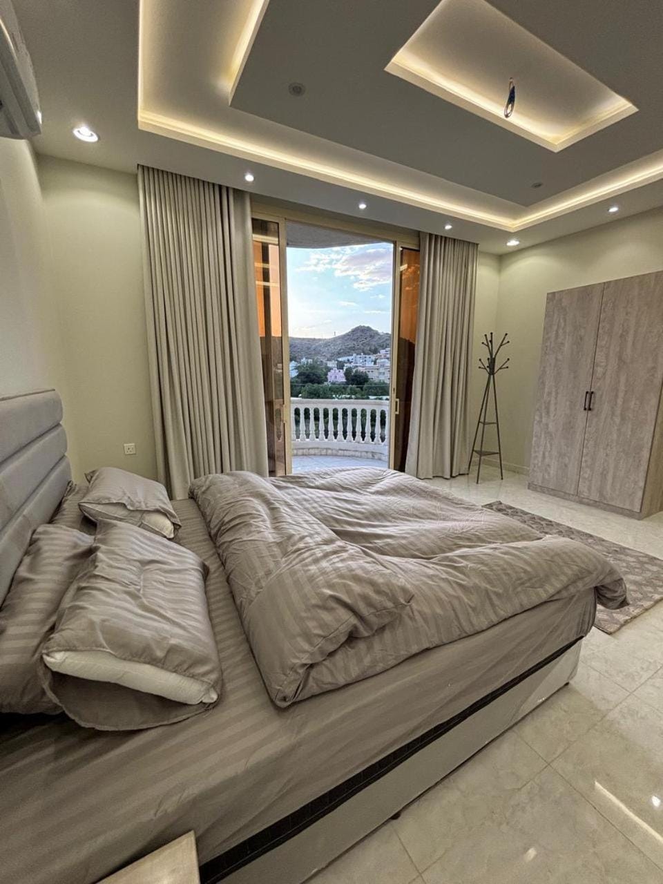 Bed, Natural landscape, View (from property/room), Balcony/Terrace, Garden view