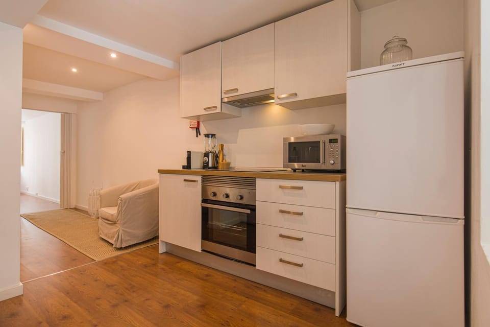 Kitchen or kitchenette, dishwasher, minibar, oven, stove, toaster