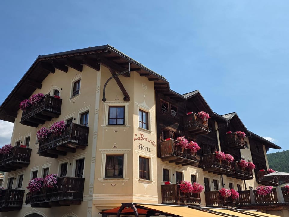 Property building, Restaurant/places to eat